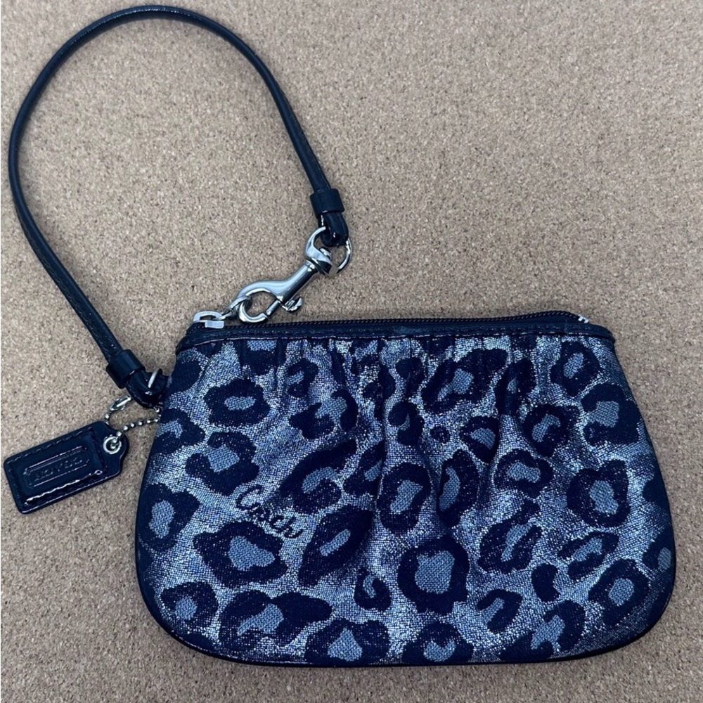 Coach Metallic Silver Black Leopard Print Jacquard Wristlet Pouch Purple Lining‎
